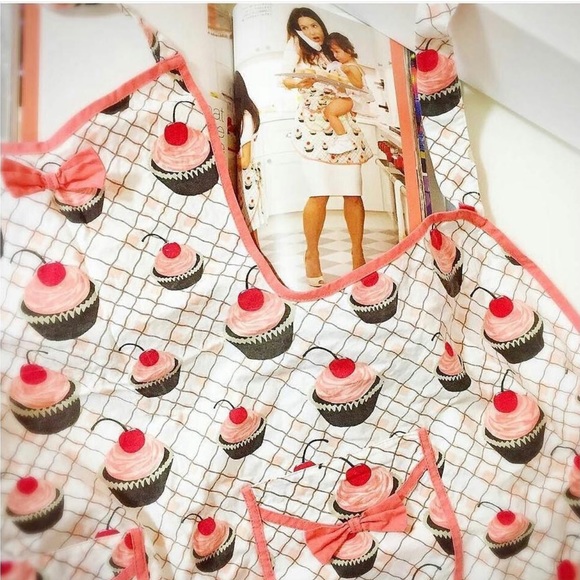 Jessie Steele Cherry Cupcake Apron - Picture 9 of 9